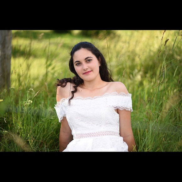 Meet your Posher, Hannah - Picture 1 of 3